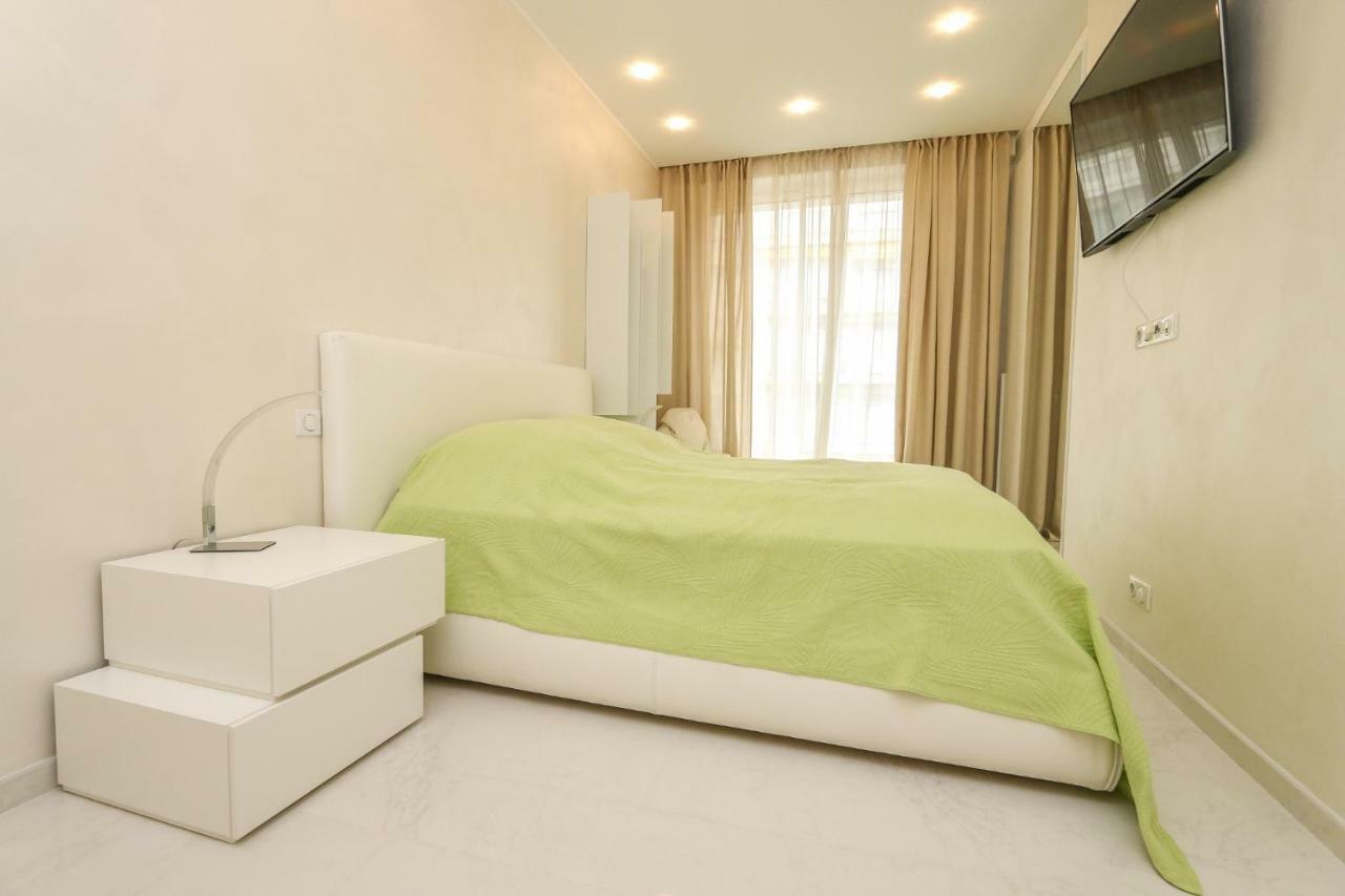 Seafront Modern Apartment